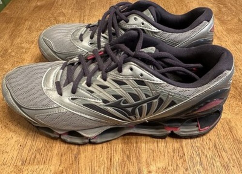 Mizuno Wave Prophecy 8 Women’s Running Shoes Gray Pink Black Size 11